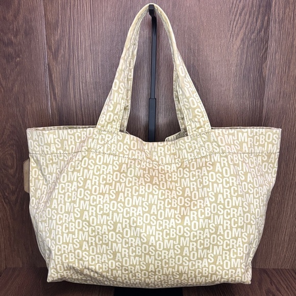 🔥🔥🔥Marc Jacobs Beige Tote with Colorful Bird Design🔥🔥🔥 Read Description - Picture 3 of 16